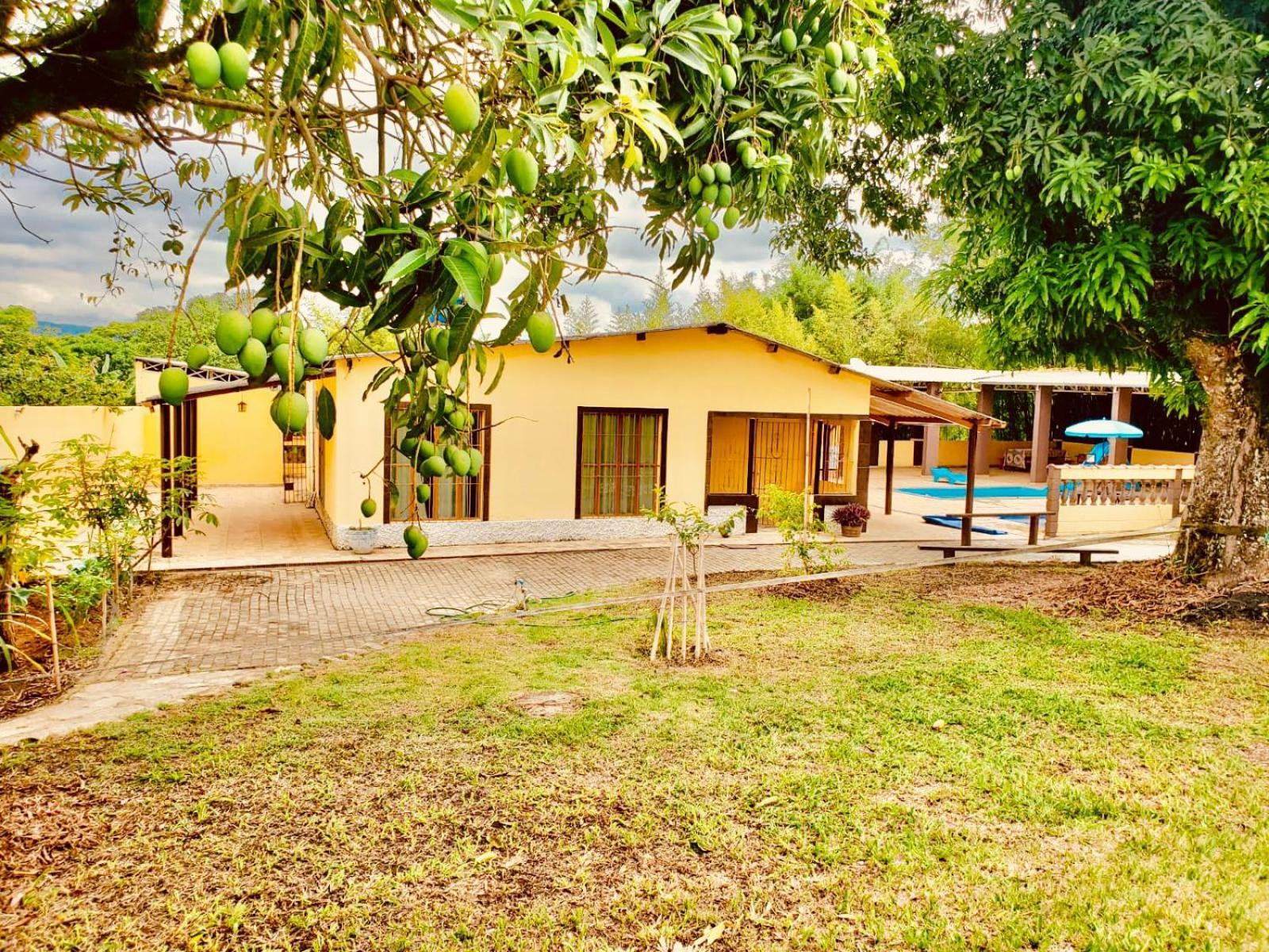 Chacara Charmosa Com Piscina, Campo De Futebol Villa Guaratinguetá Exterior foto